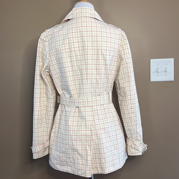 Express Cream Background with Deep and Pale Pink Ckecks. Coat - Picture 4 of 8